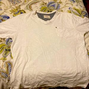 Free Planet White v neck shirt xl